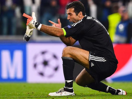 法比奥晒照：仔细看我受伤的右膝，你就知道我们队付出了一切