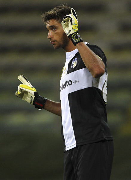 官方：洛杉矶FC与38岁门将洛里续约至2026年，含1年续约选项