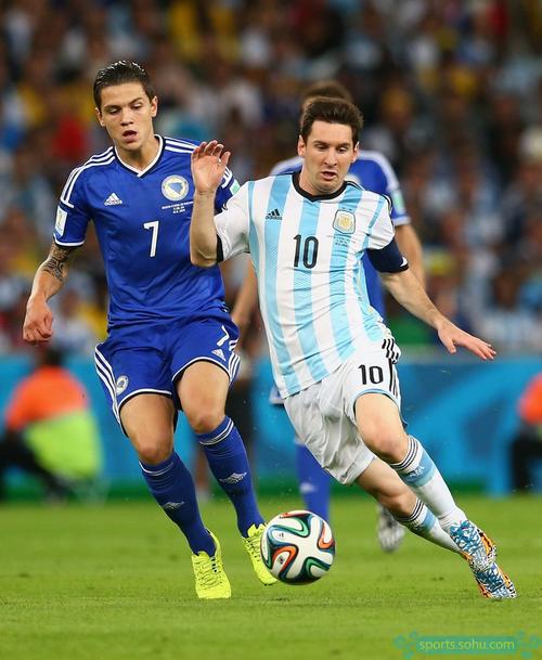 里程碑，奥巴梅扬打入职业生涯第400球